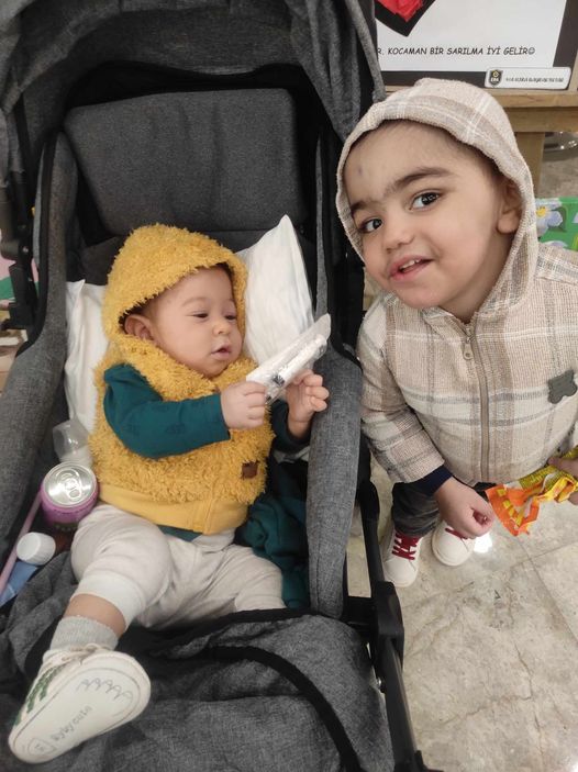 Saned et Yayia sont ici ensembles et solidaires à l’hôpital.